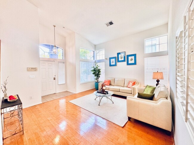 Photo - 4536 Mackinaw St