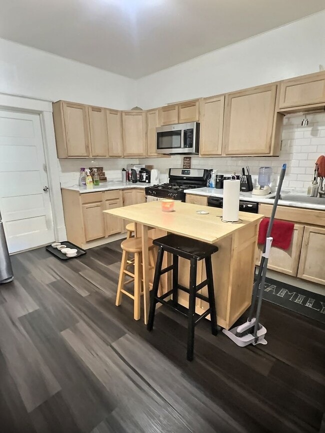 Photo - 330 W 4th St