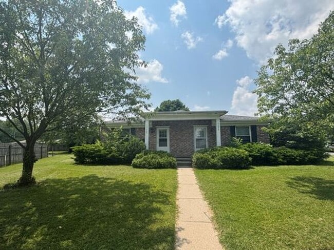 Building Photo - 1226-1228 S Creek Unit 1228