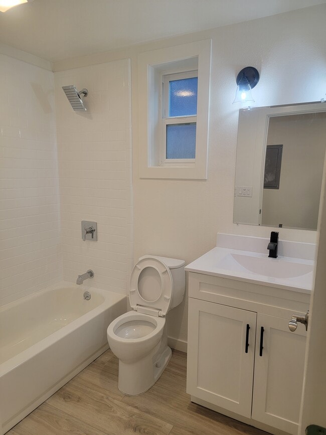 Photo - 866 Pine St Unit B
