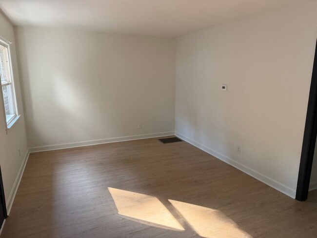 Photo - 1522 Effingham Rd