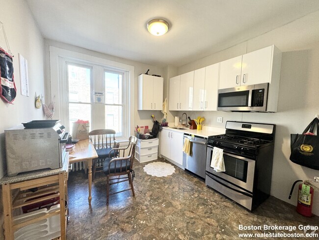 Building Photo - 23 Symphony Rd Unit #4 Rental