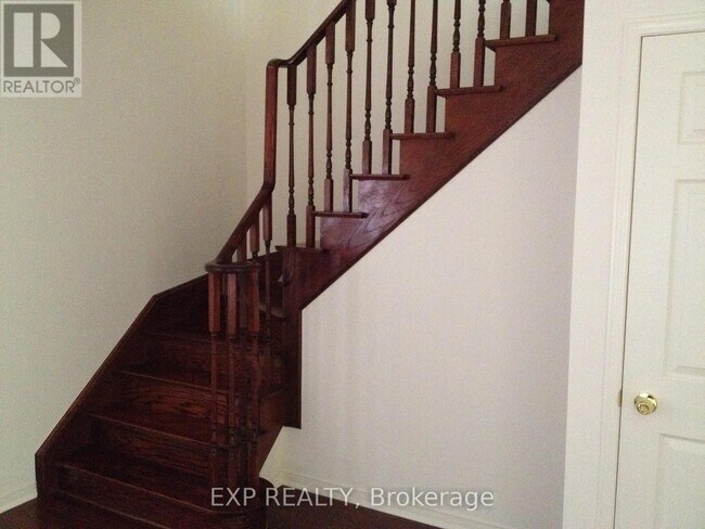 Photo - 247 Checkerberry Crescent