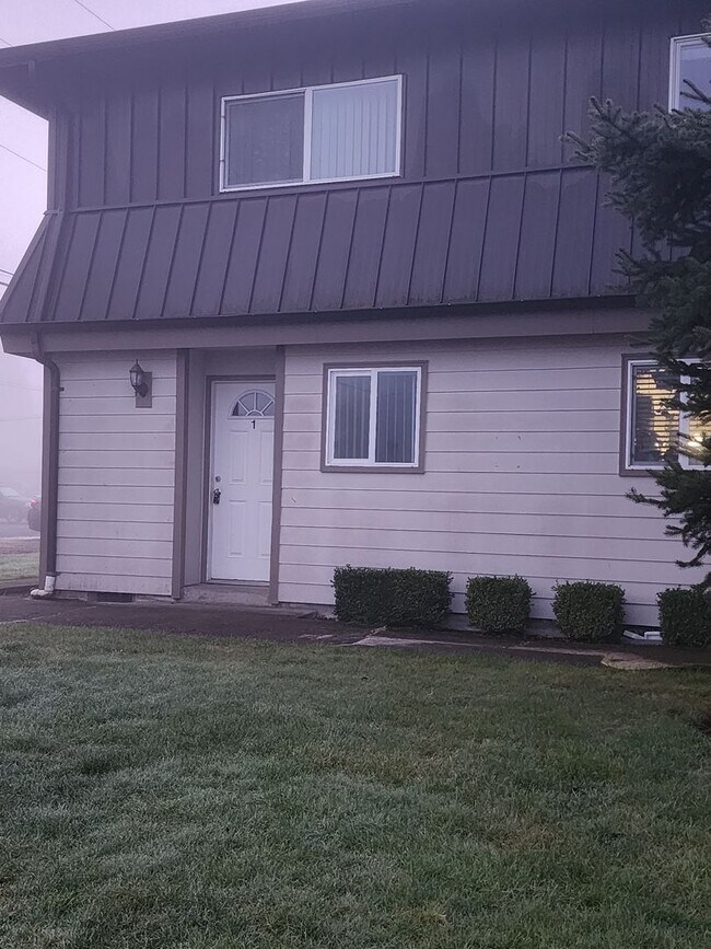 Photo - Pet-friendly Townhouse Near Parks and Downtown Newberg Unidad Apt. 01