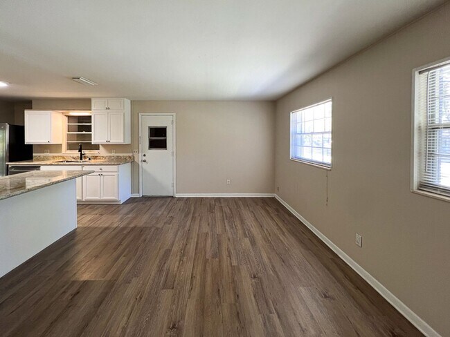 Photo - RECENTLY UPDATED 4/2 House with in Pine Es...