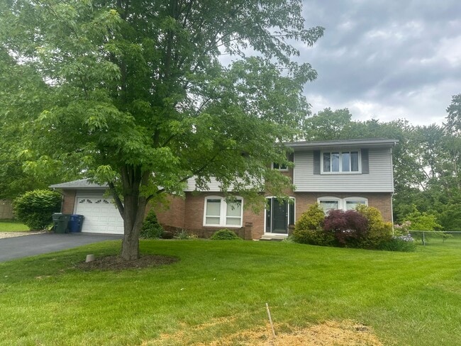 Building Photo - Fantastic Location! Single-family house close to Upper Arlington and Riverside Hospital