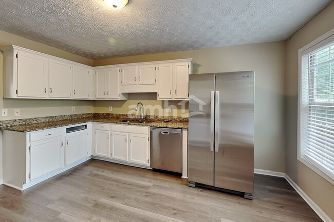 Photo - 808 Grindstone Ct SW