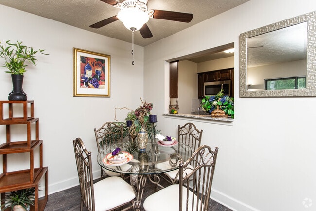 1BR, 1BA - 550 SF