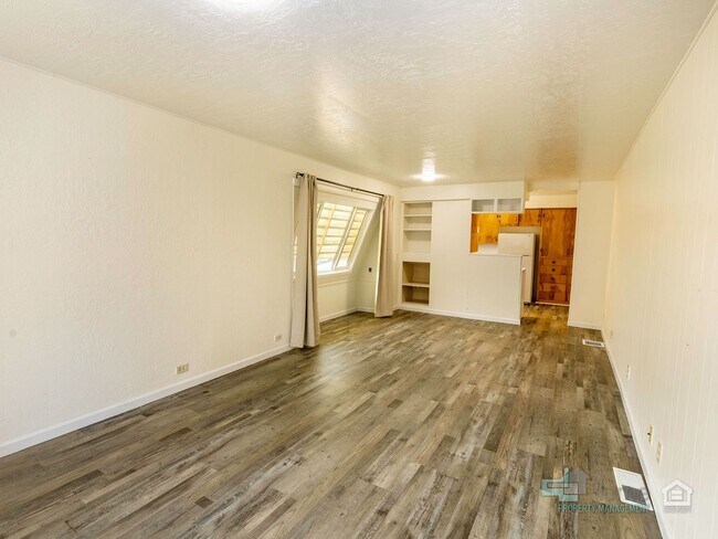 Photo - 365 16th St SE
