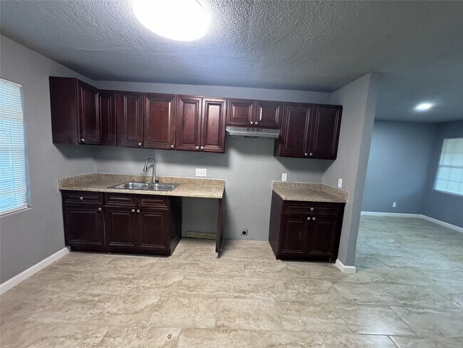 Photo - 4933 Alvin St