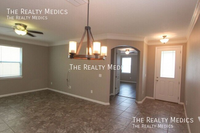 Photo - 15764 Ave Of The Arbors House