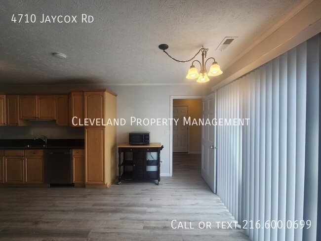 Photo - 4710 Jaycox Rd