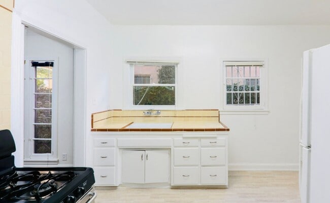 Photo - 132 N La Peer Dr Unit 132 N La Peer Dr  1