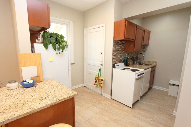 Photo - HIGHLAND MANOR APARTMENTS -- 020