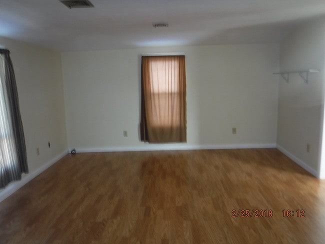 Building Photo - 139 W Front St Unit 139 1/2 W. Front St. Rental