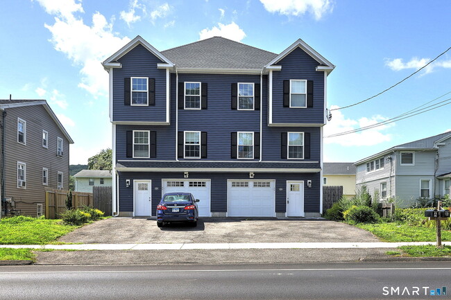 Building Photo - 1686 Litchfield Turnpike Unit B
