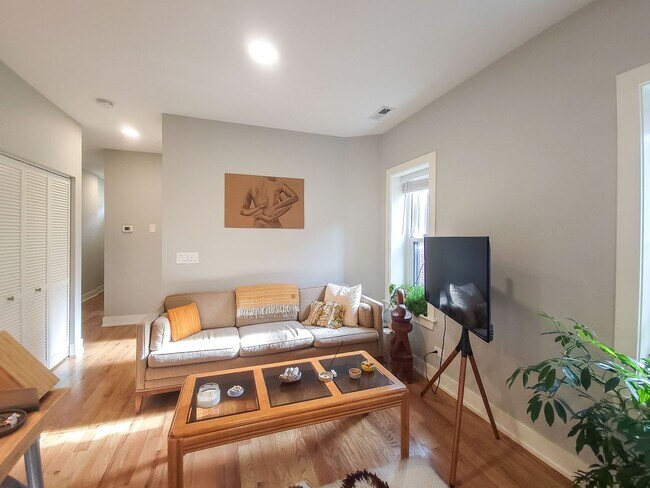 Photo - 350 W Dickens Ave Unidad 2109-3