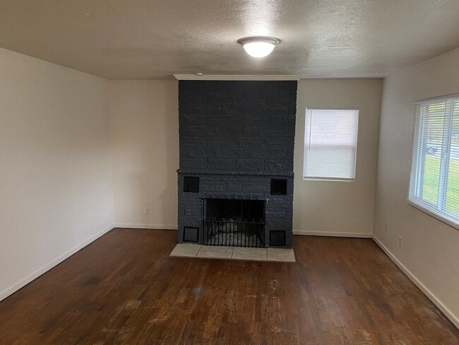 Building Photo - Government Way Triplex Unit A