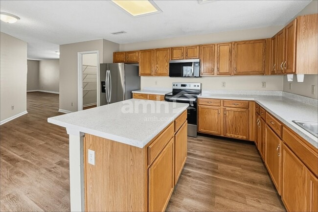 2324 Shadowbrook Dr