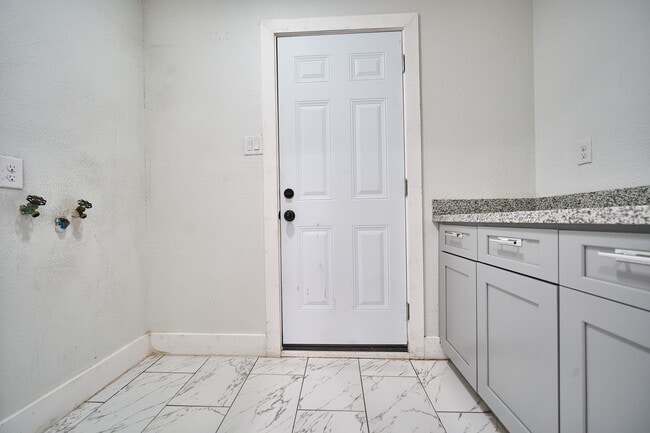 Photo - 5815 Hornwood Dr