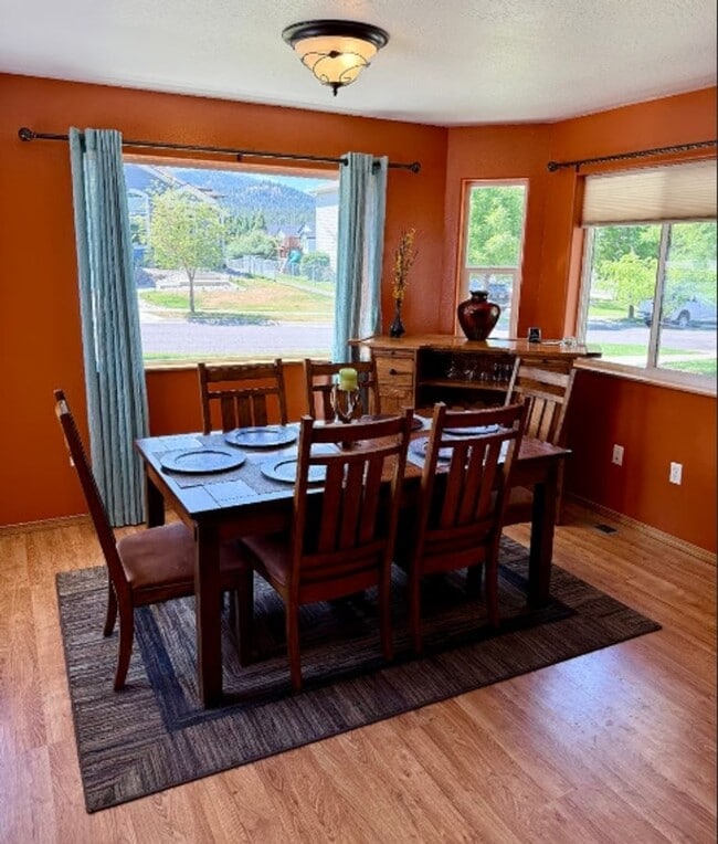 Photo - Fully Furnished and Supplied House in Lowe...