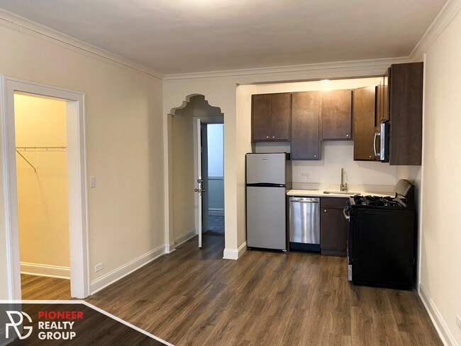 Photo - 2934 W Palmer St Unit 2936-105