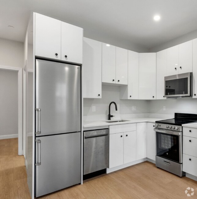 Building Photo - 1576 Cambridge St Unit 3F Rental