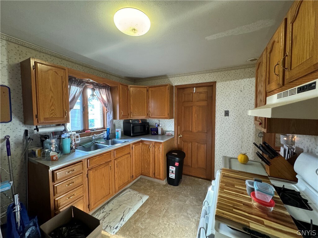 Photo - 208 E Clark St