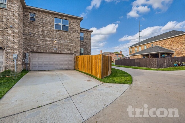 Photo - 1990 Timber Oaks Dr