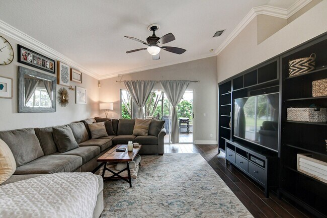 3574 Danbury Ct