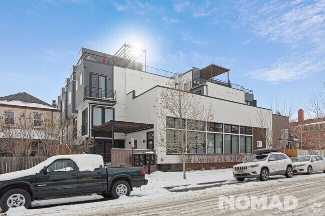 Building Photo - Furnished 2BR Townhome in Jefferson Park -...