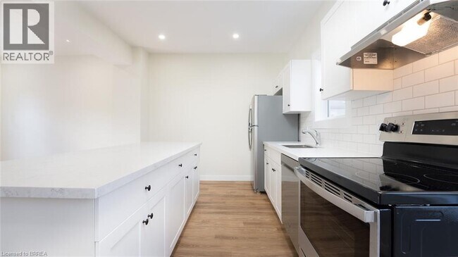 Photo - 57 Winniett St