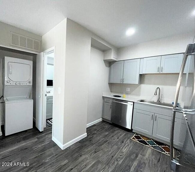 Photo - 1130 E Grovers Ave Unit 2