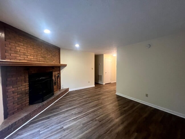 Photo - 417 Nottingham Dr