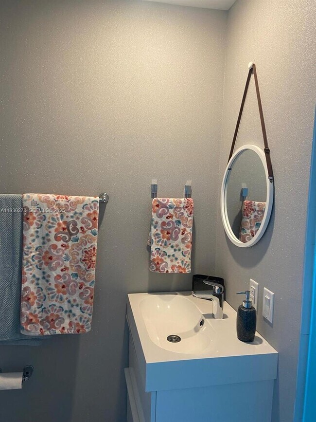 Photo - 501 NE 31st St Unidad 604