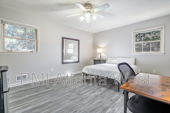 Photo - 2135 Knighton Dr