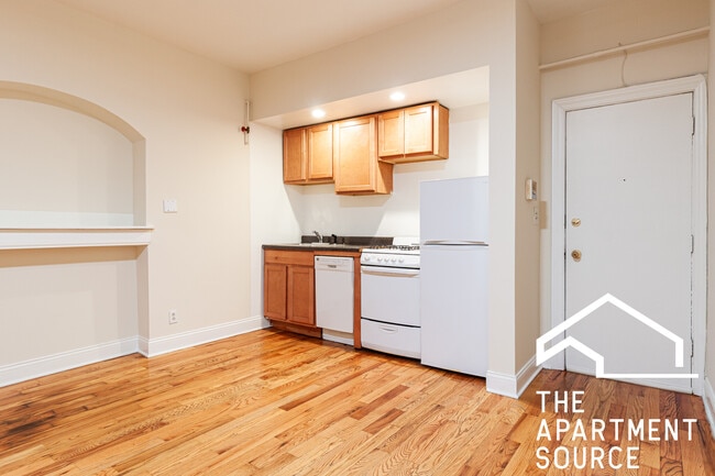 Photo - 540 W Wellington Ave Unit 011