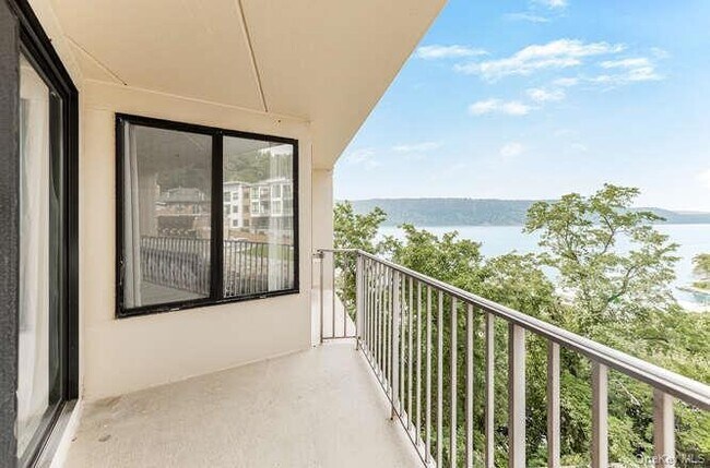 Photo - 1155 Warburton Ave Unit 2V