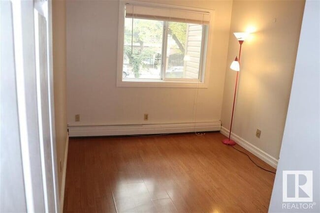 Photo - 8149-8111 111 St NW Unit 202