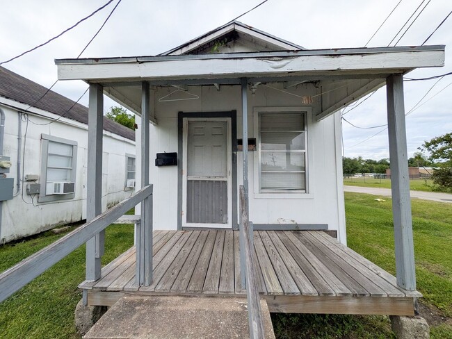 Photo - 810 Peach Ave