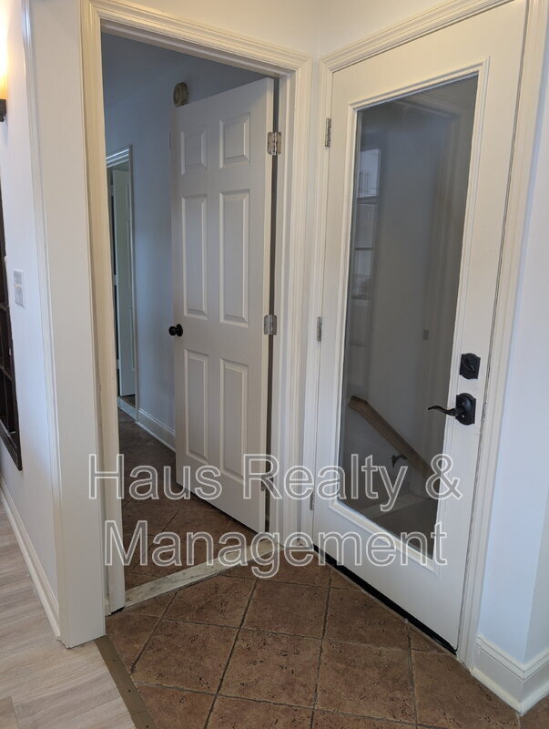 2164 New England Pl