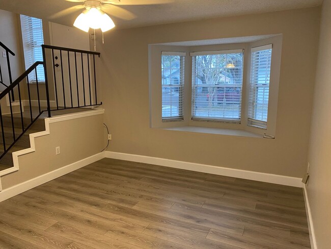 Photo - MOVE-IN SPECIAL-WONDERFUL 3/2.5 Home with 1 car garage-UCF Area