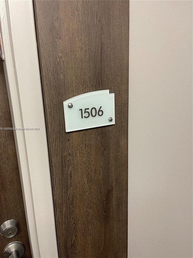 Photo - 92 SW 3rd St Unidad 1506 Rental