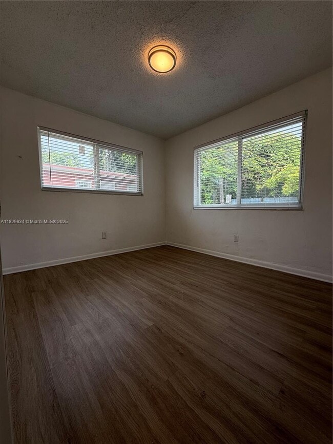 Photo - 5515 NW 6th Pl Unidad 4