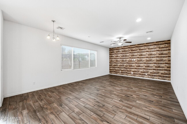 Photo - 668 N Sparrow Ct