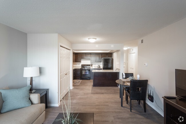 2BR, 2BA - 1000 SF