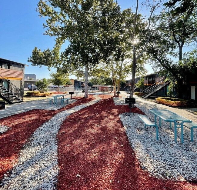 Photo - Flats On Wakefield