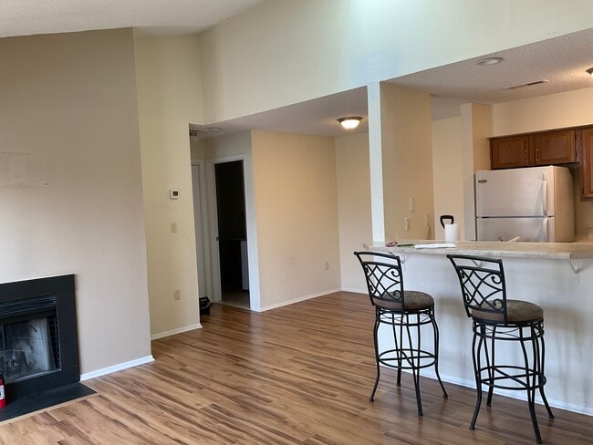 Building Photo - 2110 Aspen Dr Unit 2110 aspen dr