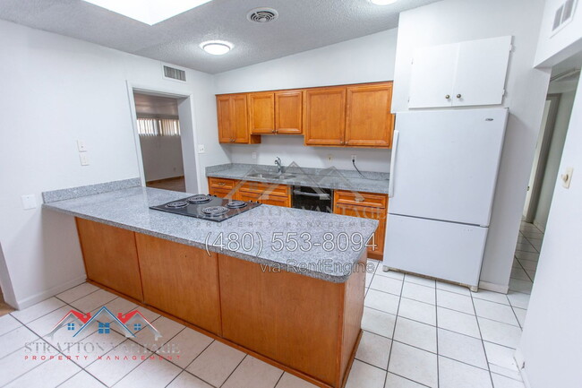 Photo - 1168 E Alameda Dr