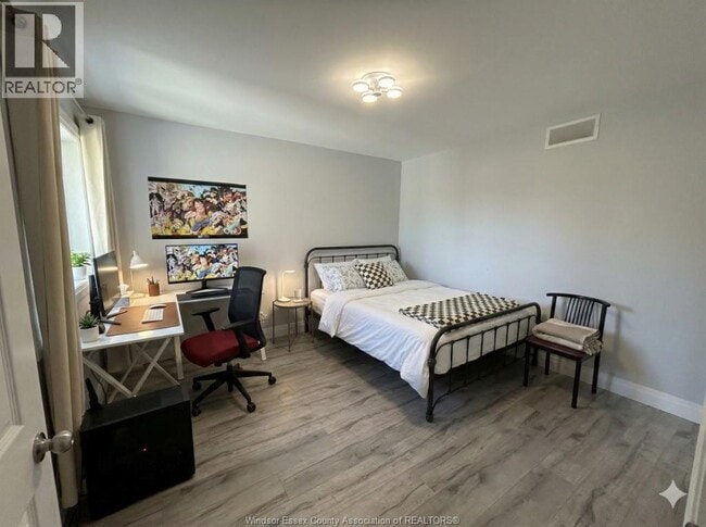 Photo - 521 Campbell Ave